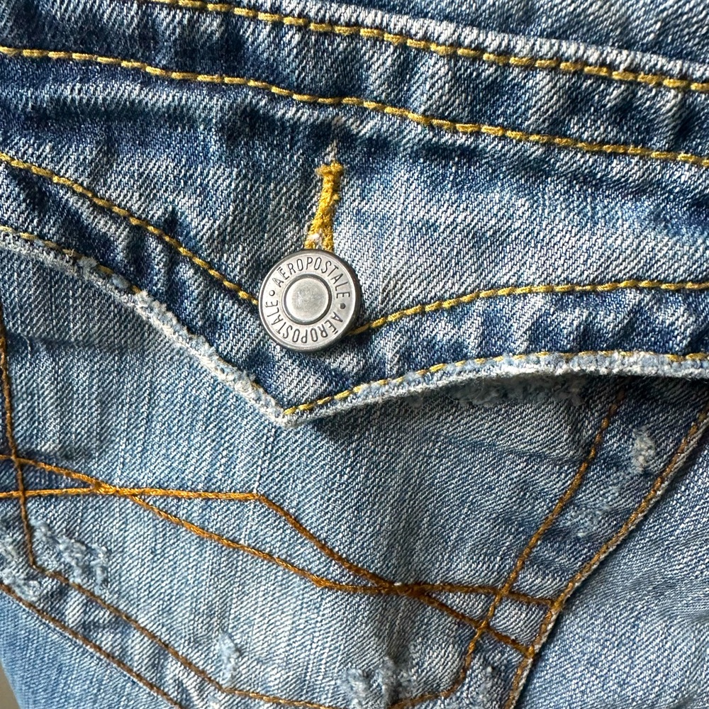 Super flattering distressed Aeropostale jeans. Essex straight leg, size 36/30👖